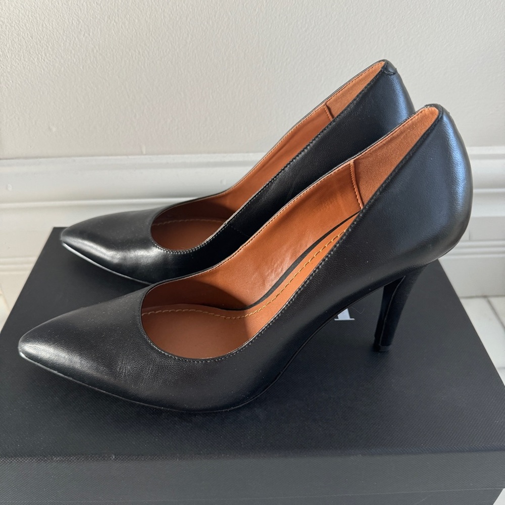 Coach Addie 90’s Pump - Picture 2 of 4